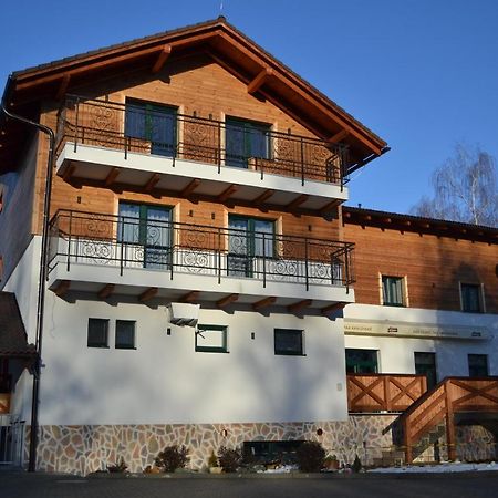 Tri Kopy*** - Penzion, Restauracia A Pizza Smrecany Bagian luar foto